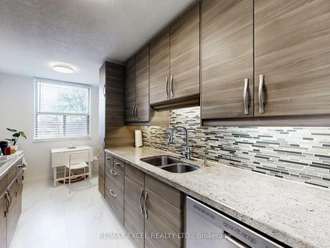 Photo 14 at 301 - 205 Hilda Avenue, Newtonbrook West, Toronto