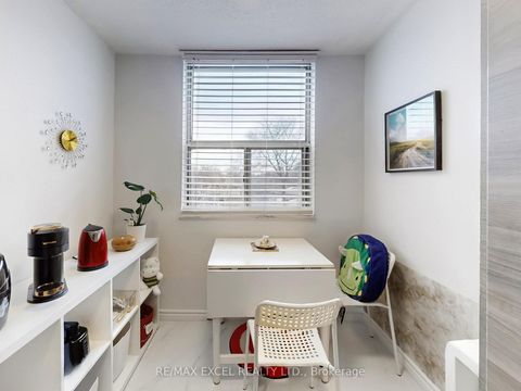 Photo 18 at 301 - 205 Hilda Avenue, Newtonbrook West, Toronto