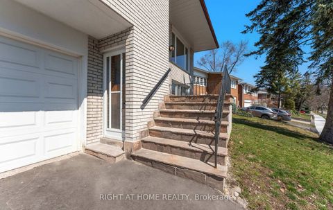 Photo 1 at 41 Knoll Drive, Humber Valley, Toronto