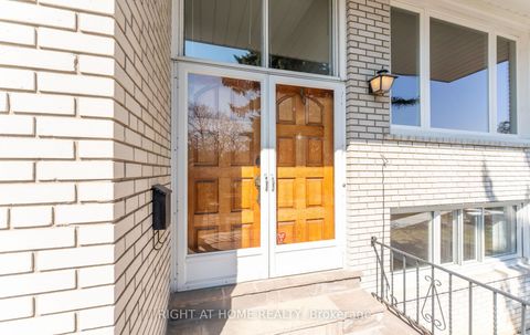 Photo 2 at 41 Knoll Drive, Humber Valley, Toronto