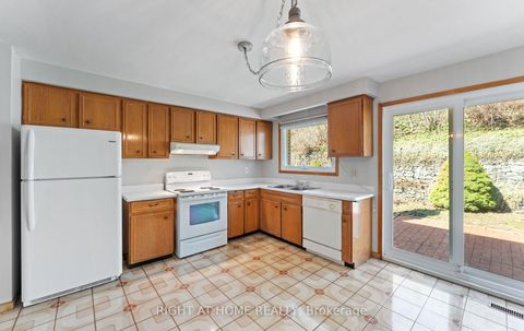 Photo 13 at 41 Knoll Drive, Humber Valley, Toronto