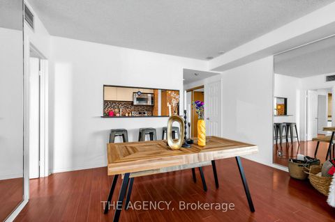 Photo 10 at 606 - 99 Harbour Square, Waterfront Communities C1, Toronto