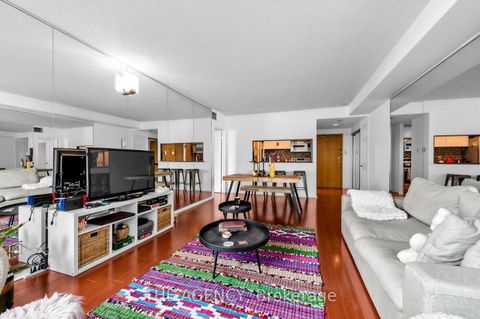 Photo 15 at 606 - 99 Harbour Square, Waterfront Communities C1, Toronto