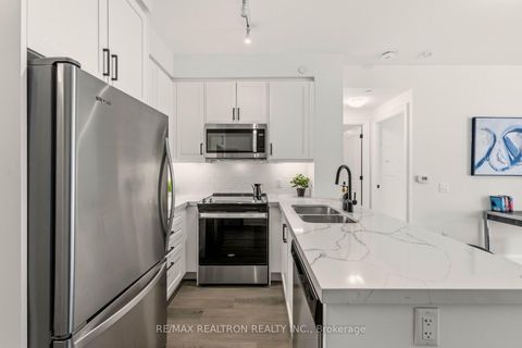 Photo 5 at 1301 - 20 Gatineau Drive N, Beverley Glen, Vaughan