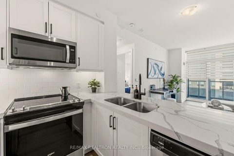 Photo 7 at 1301 - 20 Gatineau Drive N, Beverley Glen, Vaughan