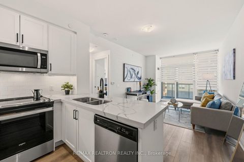 Photo 8 at 1301 - 20 Gatineau Drive N, Beverley Glen, Vaughan