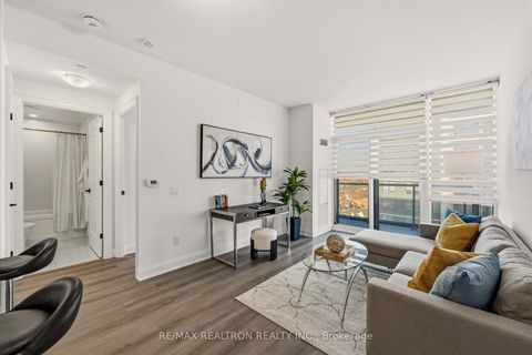 Photo 9 at 1301 - 20 Gatineau Drive N, Beverley Glen, Vaughan