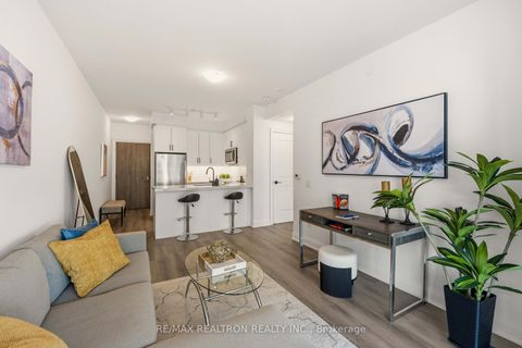 Photo 13 at 1301 - 20 Gatineau Drive N, Beverley Glen, Vaughan