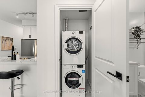 Photo 14 at 1301 - 20 Gatineau Drive N, Beverley Glen, Vaughan