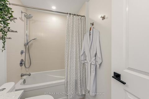 Photo 23 at 1301 - 20 Gatineau Drive N, Beverley Glen, Vaughan