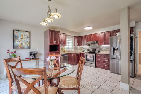 Photo 11 at 160 Carrington Drive, Mill Pond, Richmond Hill