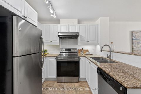 Photo 7 at 17 - 8 Brighton Place, Yorkhill, Vaughan