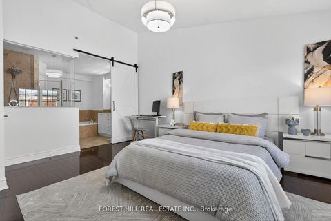 Photo 11 at 17 - 8 Brighton Place, Yorkhill, Vaughan