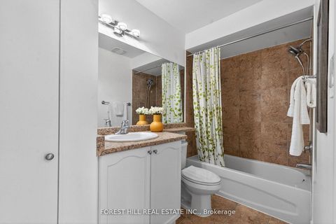 Photo 15 at 17 - 8 Brighton Place, Yorkhill, Vaughan