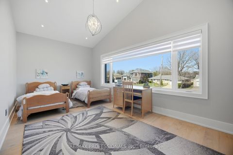 Photo 28 at 466 The Kingsway, Rosethorn, Toronto