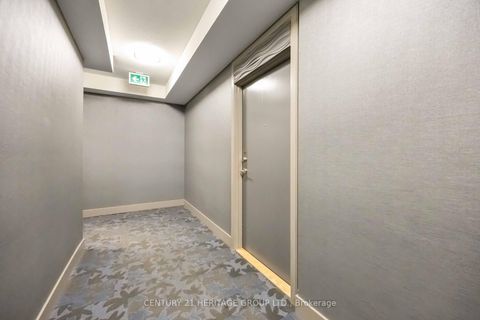 Photo 3 at 201 - 9618 Yonge Street, North Richvale, Richmond Hill