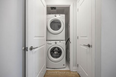 Photo 5 at 201 - 9618 Yonge Street, North Richvale, Richmond Hill