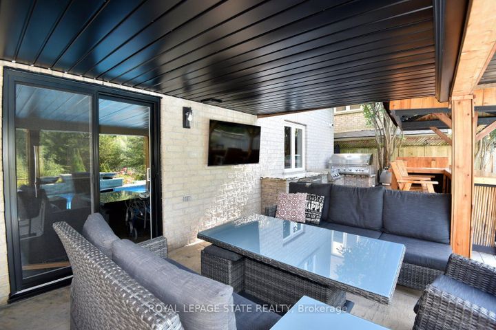 Photo 5 at 483 Valridge Drive, Ancaster, Hamilton