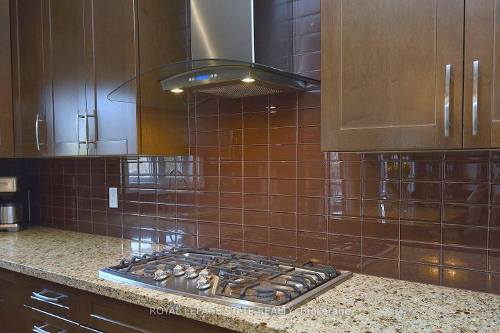 Photo 11 at 483 Valridge Drive, Ancaster, Hamilton