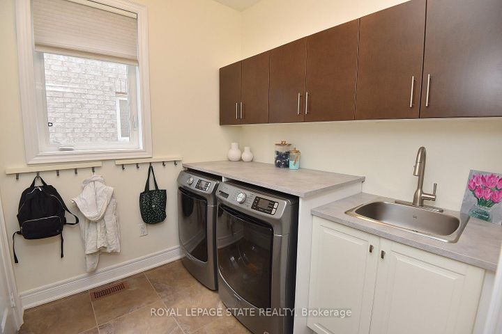 Photo 18 at 483 Valridge Drive, Ancaster, Hamilton