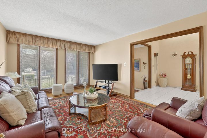 Photo 4 at 56 Birch Avenue, South Richvale, Richmond Hill