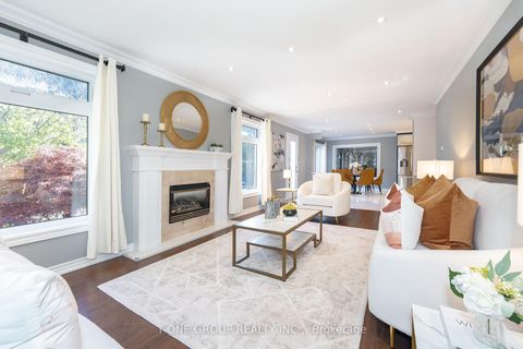 Photo 9 at 124 Aitken Circle, Unionville, Markham