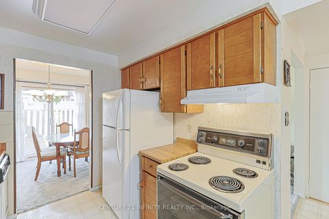 Photo 5 at 64 - 4662 Kingston Road, West Hill, Toronto