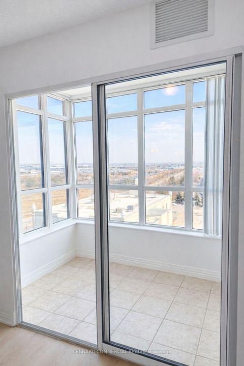 Photo 4 at 816 - 90 Scottfield Drive, Agincourt North, Toronto