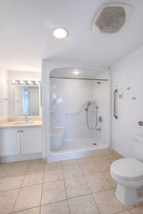 Photo 6 at 816 - 90 Scottfield Drive, Agincourt North, Toronto