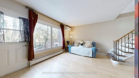 Photo 2 at 13 - 13 Candy Court Way, Newtonbrook West, Toronto
