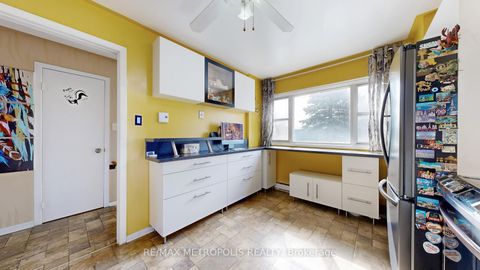 Photo 9 at 13 - 13 Candy Court Way, Newtonbrook West, Toronto