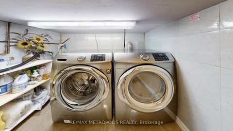 Photo 32 at 13 - 13 Candy Court Way, Newtonbrook West, Toronto