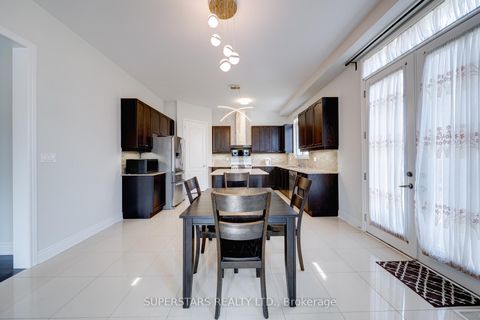 Photo 6 at 1070 Wilbur Pipher Circle, Wyndham, Newmarket