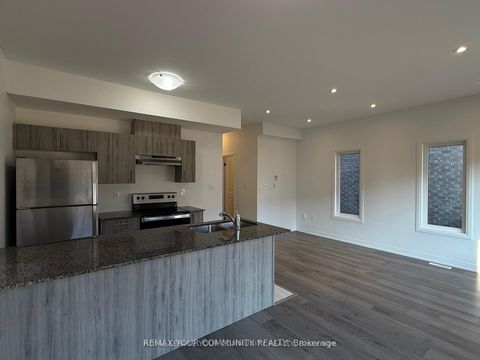 Photo 3 at 141 Turnberry Lane, Painswick South, Barrie