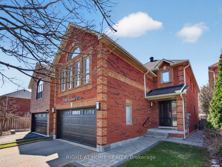Photo 2 at 7068 Rosehurst Drive, Lisgar, Mississauga