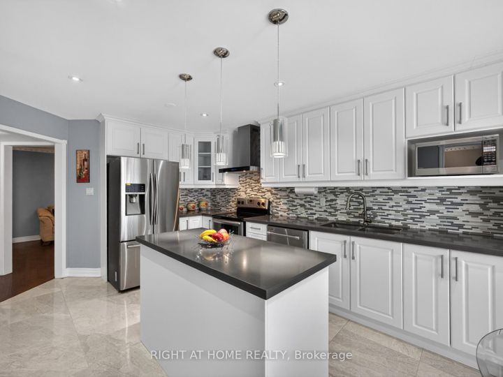 Photo 11 at 7068 Rosehurst Drive, Lisgar, Mississauga