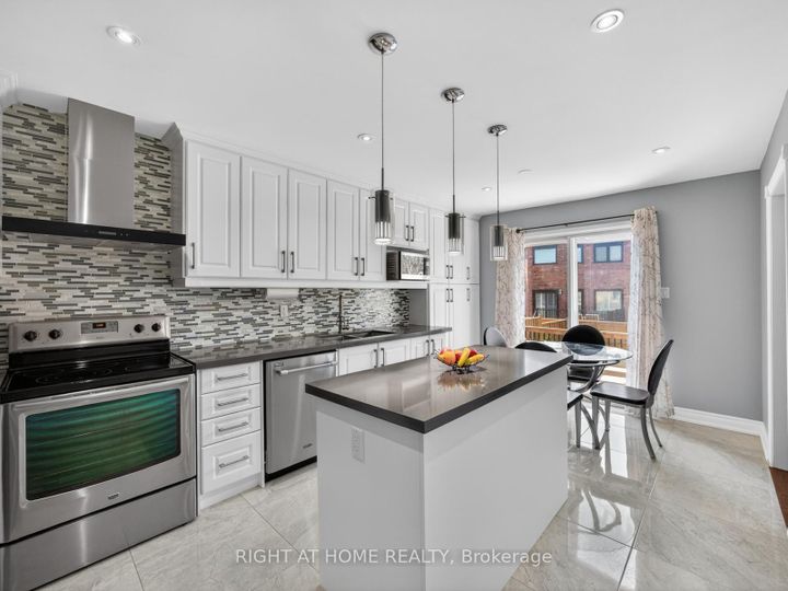 Photo 14 at 7068 Rosehurst Drive, Lisgar, Mississauga