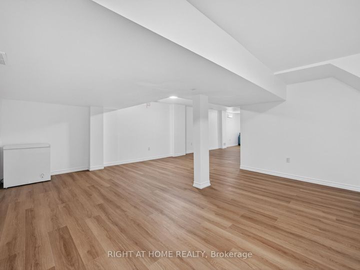 Photo 32 at 7068 Rosehurst Drive, Lisgar, Mississauga