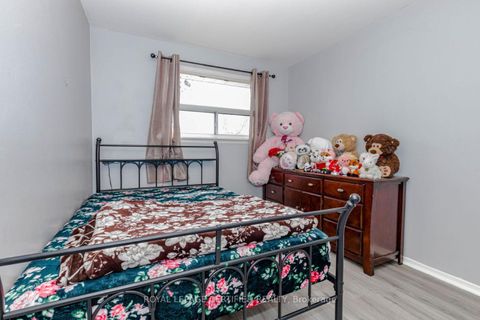 Photo 16 at 7256 Lancaster Avenue S, Malton, Mississauga