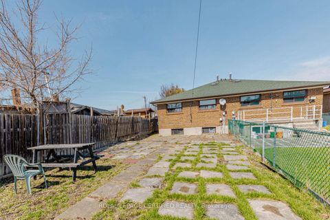 Photo 42 at 7256 Lancaster Avenue S, Malton, Mississauga