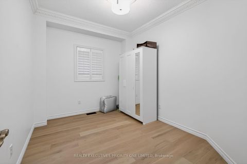 Photo 8 at 130 Greenview Circle, Rural Vaughan, Vaughan