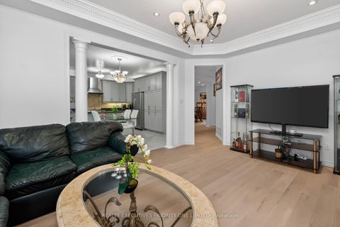 Photo 11 at 130 Greenview Circle, Rural Vaughan, Vaughan