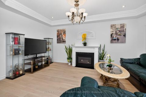 Photo 12 at 130 Greenview Circle, Rural Vaughan, Vaughan