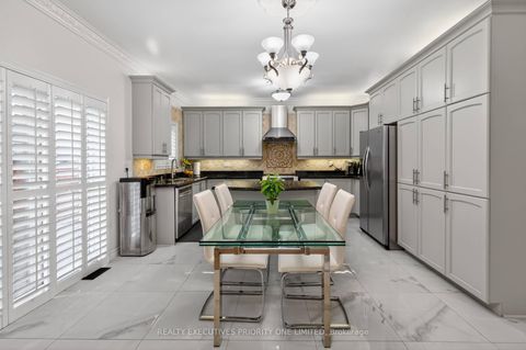 Photo 13 at 130 Greenview Circle, Rural Vaughan, Vaughan