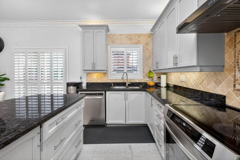 Photo 17 at 130 Greenview Circle, Rural Vaughan, Vaughan