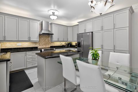 Photo 19 at 130 Greenview Circle, Rural Vaughan, Vaughan