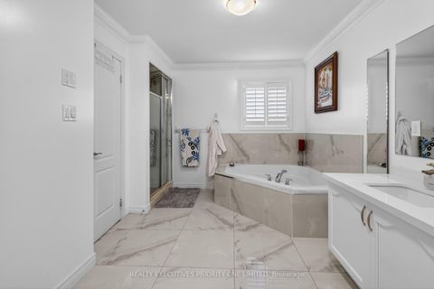 Photo 30 at 130 Greenview Circle, Rural Vaughan, Vaughan