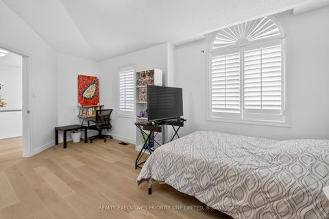 Photo 32 at 130 Greenview Circle, Rural Vaughan, Vaughan