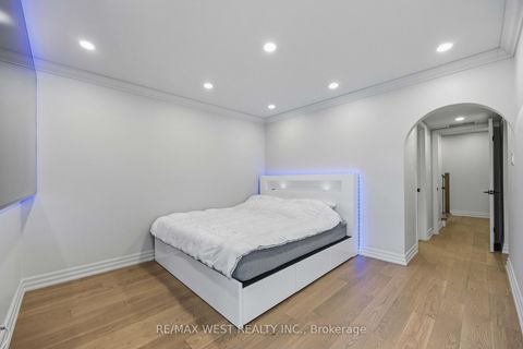 Photo 24 at TH #10 - 100 Arbors Lane, West Woodbridge, Vaughan