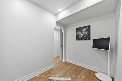 Photo 31 at TH #10 - 100 Arbors Lane, West Woodbridge, Vaughan